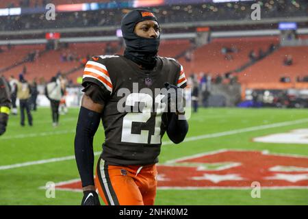 Cleveland Browns offensive tackle James Hudson III (66) lines up for a play  during an NFL football game against the Baltimore Ravens, Sunday, Dec. 12,  2021, in Cleveland. (AP Photo/Kirk Irwin Stock