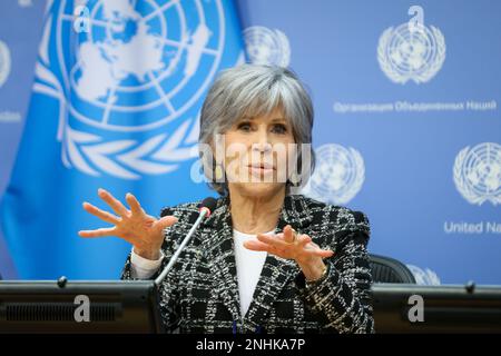 New York, Estados Unidos. 21st Feb, 2023. Jane Fonda, Actress and activist speaks to the press about expectations for the new High Seas Treaty at the United Nations UN Headquarters in New York this Tuesday, 21. (Photo: William Volcov) Credit: Brazil Photo Press/Alamy Live News Stock Photo