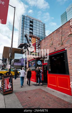 Legends Corner is one of the most popular country bars in Nashville. From here on down Broadway, we call this Honky Tonk Row so there are a lot of cou Stock Photo