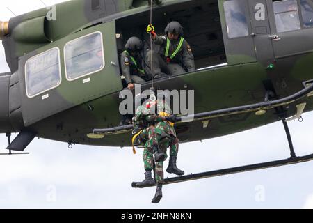 Indonesian Soldiers conduct live hoist training during Exercise Super Garuda Shield 22 at Baturaja, Indonesia on Aug. 1, 2022. Super Garuda Shield, a part of Operation Pathways and a longstanding annual, bilateral military exercise conducted between the U.S. military and Indonesia National Armed Forces, reinforces the U.S. commitments to our allies, and regional partners, joint readiness, and the interoperability to fight and win together. Stock Photo