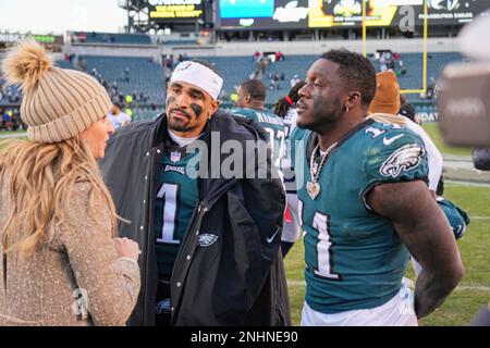 PHILADELPHIA, PA - DECEMBER 04: Fox Sports sideline reporter Erin