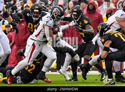 LANDOVER, MD - NOVEMBER 27: Washington Commanders quarterback Taylor  Heinicke (4) in action during the NFL game between the Atlanta Falcons and  the Washington Commanders on November 27, 2022 at Fed Ex