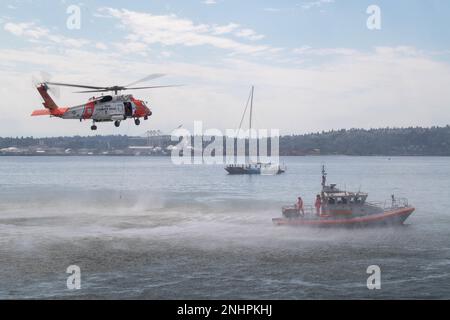 A U.S. Coast Guard MH-60 Jayhawk helicopter conducts a search and rescue demonstration in Seattle for Fleet Week, Aug. 1, 2022. Fleet Week Seattle is a time-honored celebration of the sea services and provides an opportunity for the citizens of Washington to meet Sailors, Marines and Coast Guardsmen, as well as witness firsthand the latest capabilities of today's maritime services. Stock Photo