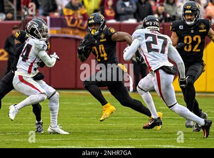 LANDOVER, MD - NOVEMBER 27: Washington Commanders quarterback Taylor  Heinicke (4) in action during the NFL game between the Atlanta Falcons and  the Washington Commanders on November 27, 2022 at Fed Ex