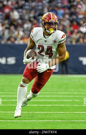 Washington Commanders running back Antonio Gibson warms up before an NFL  football game against the Houston Texans Sunday, Nov. 20, 2022, in Houston.  (AP Photo/David J. Phillip Stock Photo - Alamy