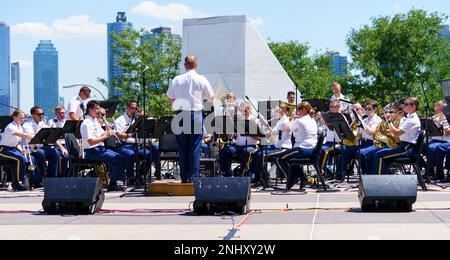 U.S. Army Soldiers assigned to the 42nd Infantry Division Band perform at the United Nations Headquarters, New York, NY, August 3, 2022. The 42nd Infantry Division Band is the musical ambassador for the 42nd Infantry Division, New York Army National Guard. Stock Photo