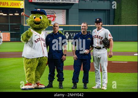 Astros Mascot Orbit Goes Streaking Across Minute Maid Park for His