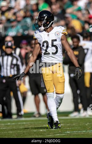 PHILADELPHIA, PA - OCTOBER 30: Pittsburgh Steelers Safety Terrell Edmunds  (34) warms up before the game between the Pittsburgh Steelers and  Philadelphia Eagles on October 30, 2022 at Lincoln Financial Field in