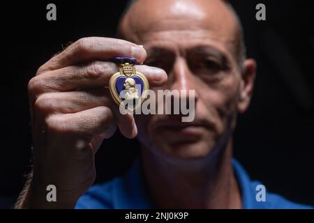 Retired Command Sgt. Maj. James K. Bodecker displays the Purple Heart he was awarded March 20, 2006, after being shot by a sniper in Ramadi, Iraq, February 17, 2006. Bodecker's unit, 1/506 Infantry, 4th Brigade, 101st Airborne Division (Air Assault) out of Fort Campbell, Kentucky, was deployed to Combat Outpost Corregidor, Ramadi, Iraq. Stock Photo