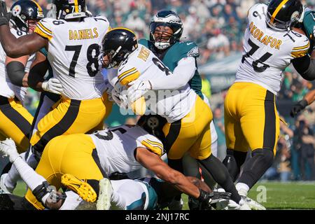 PHILADELPHIA, PA - OCTOBER 30: Philadelphia Eagles linebacker Haason  Reddick (7) sacks Pittsburgh Steelers quarterback Kenny Pickett (8) during  the game between the Pittsburg Steelers and the Philadelphia Eagles on  October 30, 2022 at Lincoln