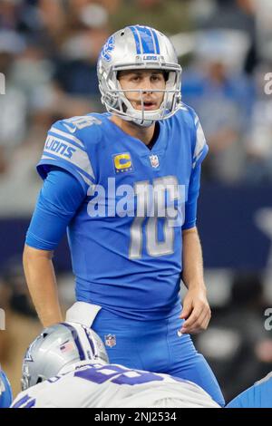 ARLINGTON, TX - OCTOBER 23: Detroit Lions safety DeShon Elliott (5) warms  up before the game between the Dallas Cowboys and the Detroit Lions on  October 23, 2022 at AT&T Stadium in