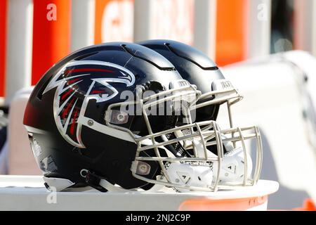 Atlanta Falcons linebacker DeAngelo Malone (51) during an NFL football game  against the Cincinnati Bengals, Sunday, Oct. 23, 2022, in Cincinnati. (AP  Photo/Emilee Chinn Stock Photo - Alamy