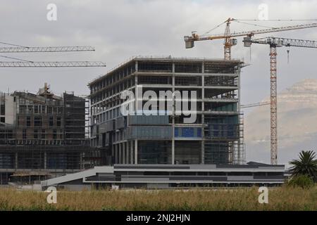 The construction of Amazon headquarters on the River Club site in Cape ...