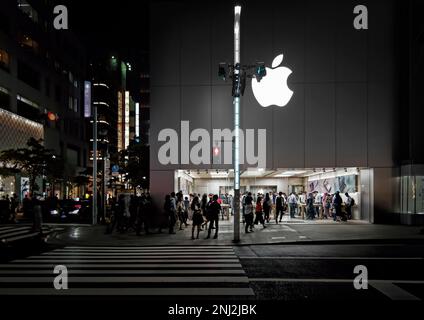 Tokyo, Japan - Sept, 2017: Apple store outlet in Ginza street at night Stock Photo