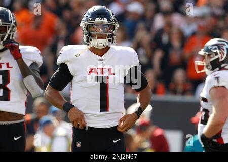 CINCINNATI, OH - OCTOBER 23: Atlanta Falcons quarterback Marcus Mariota (1)  looks to pass during the game against the Atlanta Falcons and the  Cincinnati Bengals on October 23, 2022, at Paycor Stadium