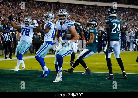 PHILADELPHIA, PA - OCTOBER 16: Dallas Cowboys Tight End Jake Ferguson (87)  scores a touchdown during the second half of the National Football League  game between the Dallas Cowboys and Philadelphia Eagles