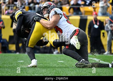 PITTSBURGH, PA - OCTOBER 16: Tampa Bay Buccaneers running back