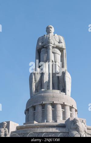 15 February 2023, Hamburg: View of the Bismarck Monument in the Old Elbe Park on the edge of Hamburg's New Town. Photo: Markus Scholz/dpa/picture alliance/dpa | Markus Scholz Stock Photo