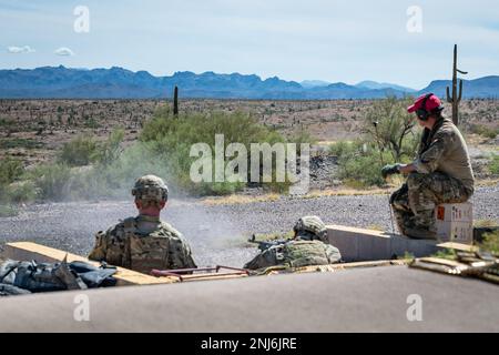 Reserve Citizen Airmen of 944th Fighter Wing Security Forces train and shoot an M240 machine gun during heavy weapons qualifications at the Arizona National Guard Weapons Training Range in Florence, Ariz., Aug. 5, 2022. The Airmen qualified on the the M203 grenade launcher, and M240 and M249 machine guns. Stock Photo