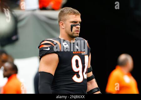 EAST RUTHERFORD, NJ - SEPTEMBER 25: Cincinnati Bengals defensive end Sam  Hubbard (94) warms up prior to the National Football League game between  the New York Jets and the Cincinnati Bengals on