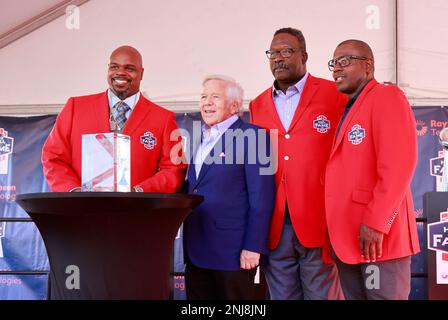 FOXBOROUGH, MA - SEPTEMBER 24: New England Patriots nose tackle Vince  Wilfork waves to the crowd during his induction into the New England Patriots  Hall of Fame presented by Raytheon Technologies on