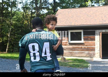 Former Philadelphia Eagles wide receiver Freddie Mitchell carries