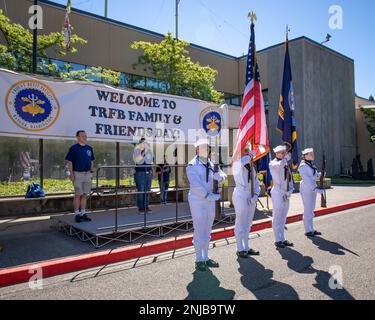 Trfb SILVERDALE, Wash. (Aug. 6, 2022) – A family member poses for a photo ...
