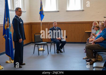 Col. William Wirth, 157th Air Intelligence Squadron Commander speaks on behalf of Lt. Col. William Skaggs, director of operations for the 157th Air Intelligence Squadron, during his retirement ceremony, Aug. 6, 2022, at Jefferson Barracks Air National Guard Base, St. Louis, Missouri. Skaggs served for 37 years. Stock Photo