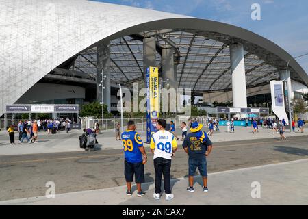 Rams unveil Super Bowl LVI championship banner in front of Josh Allen, Bills