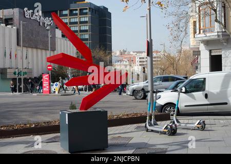 Street view of the sculpture, ‘Razante’ (rasante: reasoning) by Rafael Barrios exhibited in Calle Ortega y Gasset, Madrid Luxury District. Stock Photo