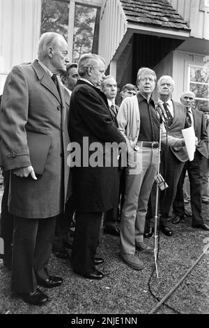 President elect Jimmy Carter welcomes the Democratic Party leadership including, Jim Wright,Tip O'neill,VP Huberyt Humphrey and others to his retreat - The Pond House in Plains, GA. Stock Photo