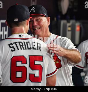 Brian Snitker Signed Atlanta Braves Framed 16×20 Photo-On Bench w/ Banner  With “WS Champs” Inscription – Radtke Sports