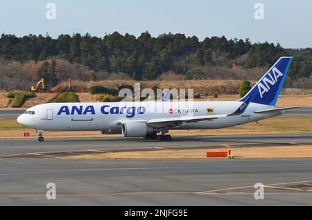 ANA Cargo Boeing 767-300F (JA605F) freighter landing approach at