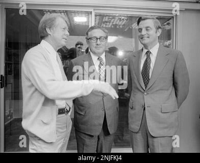 President elect Jimmy Carter and Vice President elect Walter Mondale hosted US Secretary of State, Henry Kissinger at Carter's home in Plains, Georgia for a foreign policy briefing. Stock Photo