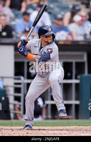 CHICAGO, IL - AUGUST 18: Houston Astros catcher Christian Vazquez (9)  throws the ball during an MLB game against the Chicago White Sox on August  18, 2022 at Guaranteed Rate Field in