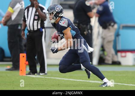 NASHVILLE, TN - AUGUST 20: Tennessee Titans quarterback Malik Willis (7)  catches the snap during the Tampa Bay Buccaneers-Tennessee Titans Preseason  game on August 20, 2022 at Nissan Stadium in Nashville, TN. (