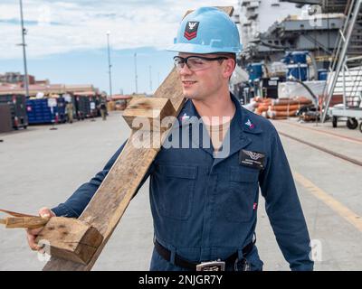 220807-N-SS900-1027 SAN DIEGO (Aug. 7, 2022) Aviation Ordnanceman 2nd Class Zachary Prejean, a native of Lafayette, La., cleans the pier of Nimitz-class aircraft carrier USS Carl Vinson (CVN 70), Aug. 7. Vinson is currently pierside in its homeport of San Diego. Stock Photo