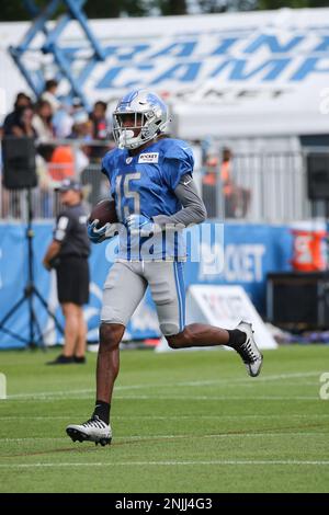 ALLEN PARK, MI - AUGUST 04: Detroit Lions wide receiver Maurice Alexander  (15) participates in a passing drill during the Detroit Lions training camp  on August 4, 2022 at the Detroit Lions