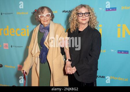 NEW YORK, NEW YORK - FEBRUARY 22: Joy Kane (L) and Carol Kane attend the 'iMordecai' New York Screening at JCC Manhattan on February 22, 2023 in New York City. Stock Photo