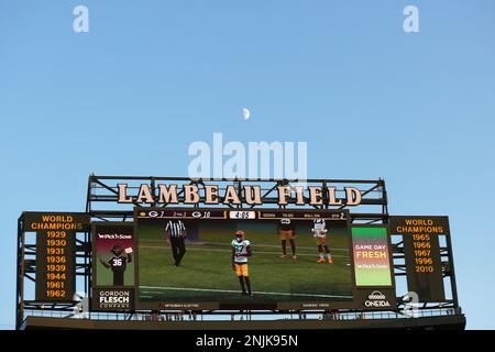 ASHWAUBENON, WI - AUGUST 05: A Packers helmet sits on the field during Green  Bay Packers Family Night at Lambeau Field, on August 5, 2022 in Green Bay,  WI. (Photo by Larry