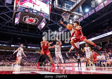 Alabama guard Mark Sears (1) passes the ball past Texas defenders ...