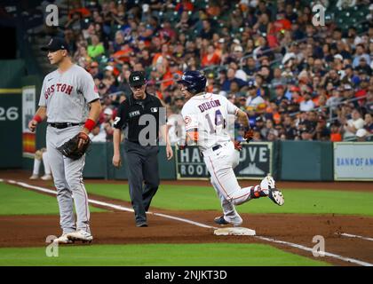 Houston Astros center fielder Mauricio Dubon (14) makes a catch to