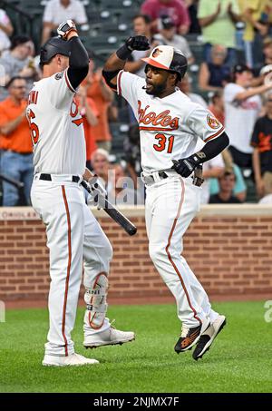 BALTIMORE, MD - MAY 03: Baltimore Orioles center fielder Cedric Mullins  (31) makes a running catch during the Minnesota Twins game versus the  Baltimore Orioles on May 3, 2022 at Orioles Park