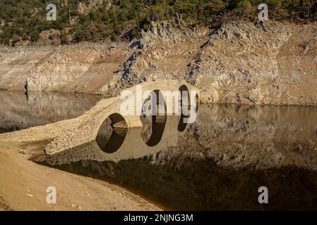 Querós medieval bridge, in the Susqueda reservoir, submerged after the construction of the reservoir and it can be seen in periods of strong drought Stock Photo