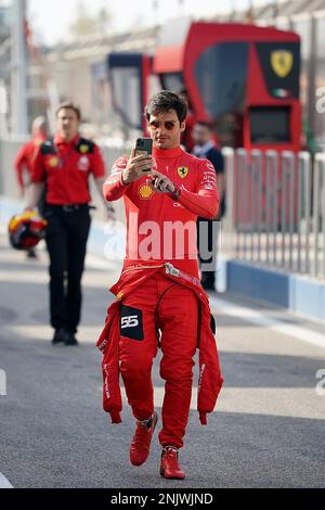 Sakhir, Bahrain. 23rd Feb, 2023. Motorsport: Formula 1 test drives in Bahrain. Carlos Sainz from Spain of the Ferrari team in the paddock. Credit: Hasan Bratic/dpa/Alamy Live News Stock Photo