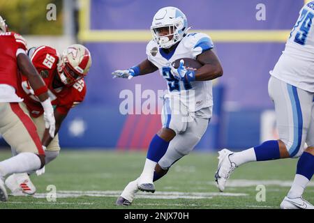 CANTON, OH - JUNE 11: New Jersey Generals running back Trey Williams (3)  rushes for a 22-yard touchdown during the fourth quarter of the USFL game  between the Philadelphia Stars and New