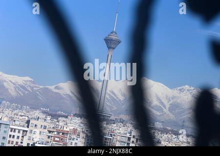 Tehran, Tehran, Iran. 22nd Feb, 2023. A picture shows Tehran's Milad Tower backdropped by a snow-covered mountain. Germany declared two Iranian diplomats persona non grata in response to Tehran's death sentence for German-Iranian dissident Jamshid Sharmahd. German Foreign Minister Annalena Baerbock slammed the Iranian court decision and said the Iranian embassy charge d'affaires was summoned to the ministry to condemn the decision. (Credit Image: © Rouzbeh Fouladi/ZUMA Press Wire) EDITORIAL USAGE ONLY! Not for Commercial USAGE! Stock Photo