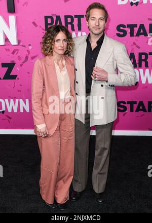 WESTWOOD, LOS ANGELES, CALIFORNIA, USA - FEBRUARY 22: Amy Russell and Ryan Hansen arrive at the Los Angeles Premiere Of STARZ's 'Party Down' Season 3 held at the Regency Bruin Theatre on February 22, 2023 in Westwood, Los Angeles, California, United States. (Photo by Xavier Collin/Image Press Agency) Stock Photo