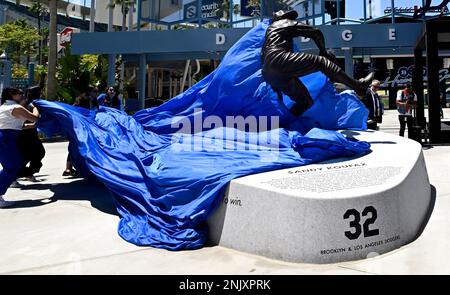 LOOK: Dodgers unveil statue of Sandy Koufax at Dodger Stadium before  Saturday's game against Guardians 