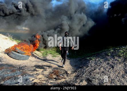 Gaza City, Gaza Strip, Palestine. 22nd Feb, 2023. Gaza, Palestine. February 22, 2023. Palestinians burn tires during a protest near the border between Israel and Gaza, on the east of Gaza City, against the Israeli military raid on the city of Nablus in the West Bank. At least 10 Palestinians have been killed and dozens wounded when the Israeli army stormed the West Bank city of Nablus on Wednesday (Credit Image: © Yousef Mohammed/IMAGESLIVE via ZUMA Press Wire) EDITORIAL USAGE ONLY! Not for Commercial USAGE! Stock Photo